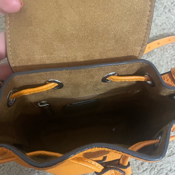 Coach purse that can also be a miniature backpack - Picture 11 of 11